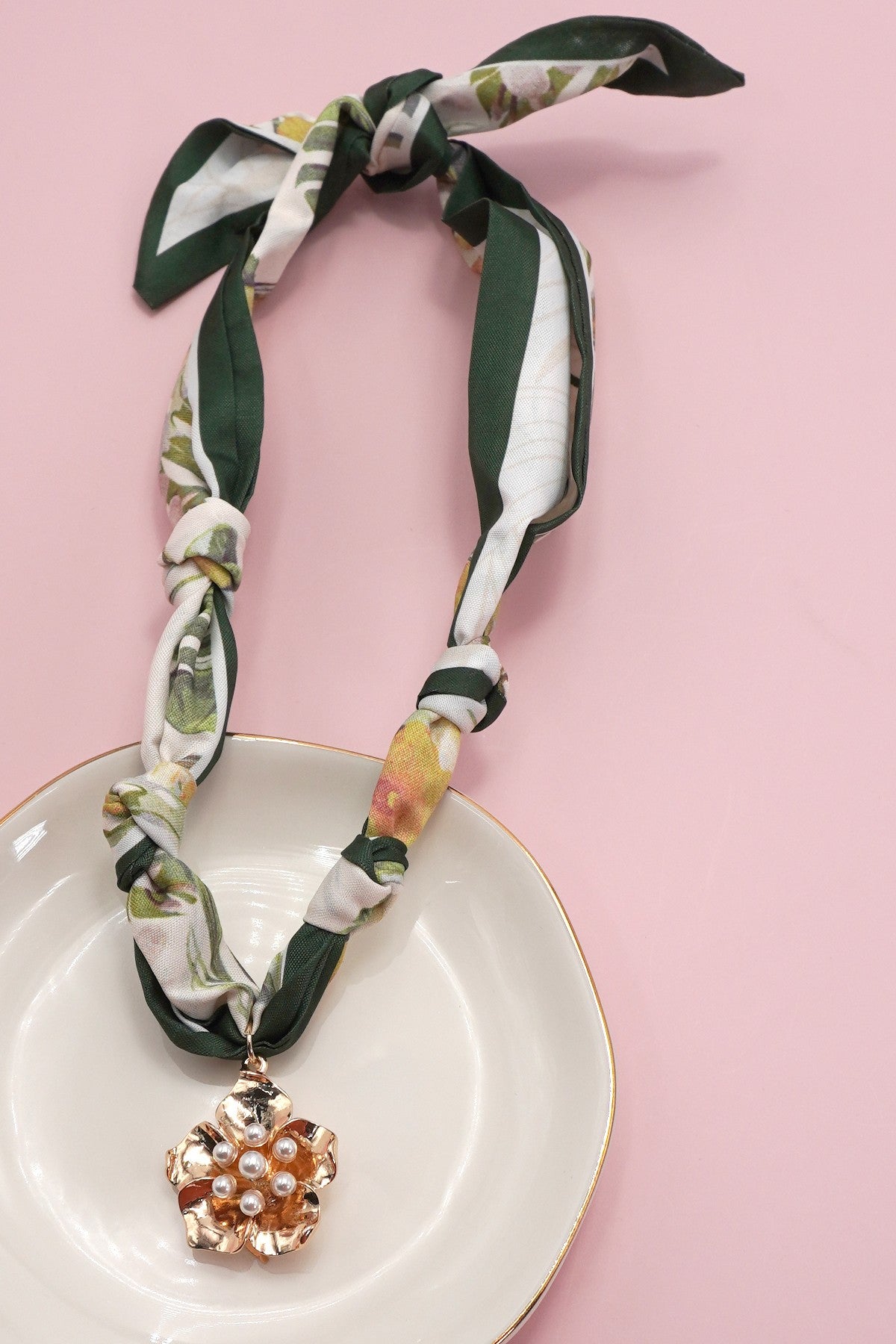 Scarf Necklace - Green/Flower Charm