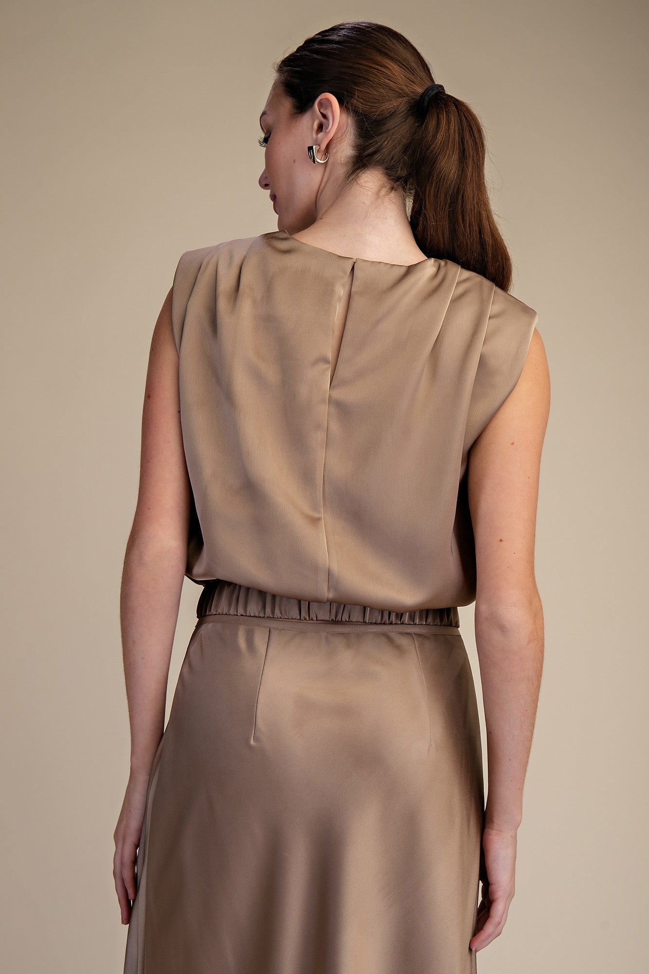 Round Neck Shoulder Pad Top - Mocha