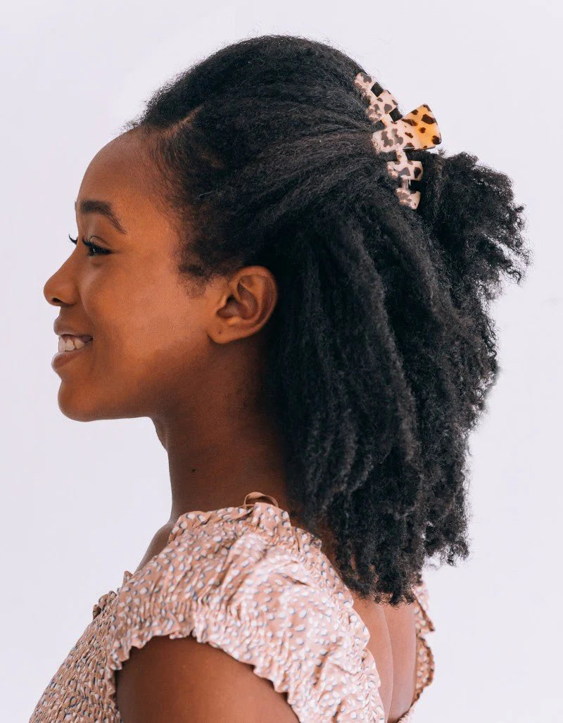 Classic Blonde Tortoise Medium Claw Hair Clip