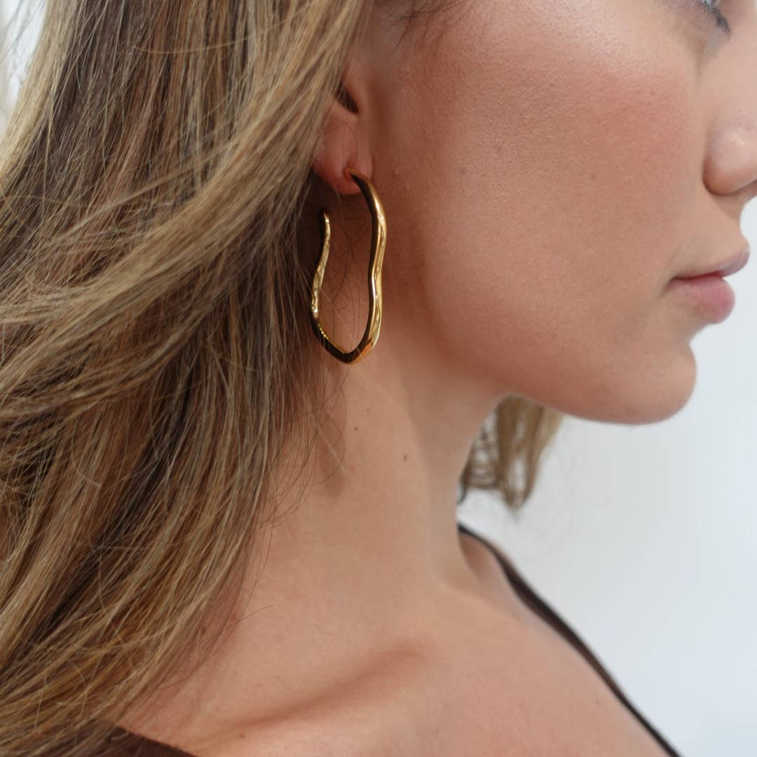 Orah Curved Hoop