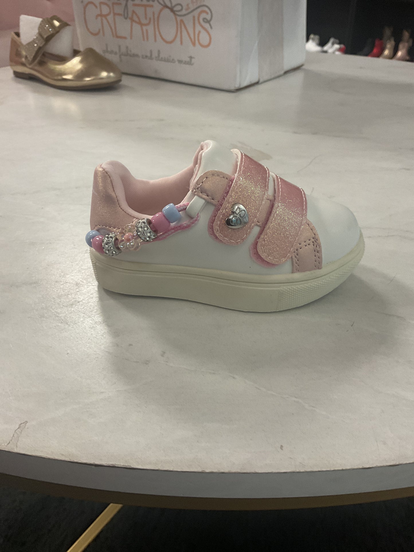 Gina Ryann White Sneaker