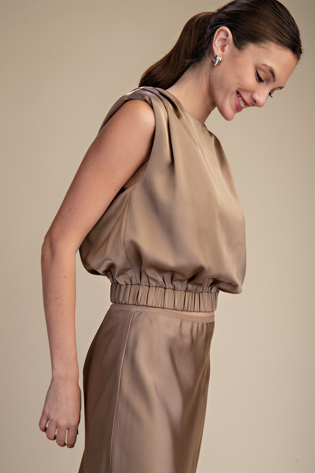 Round Neck Shoulder Pad Top - Mocha