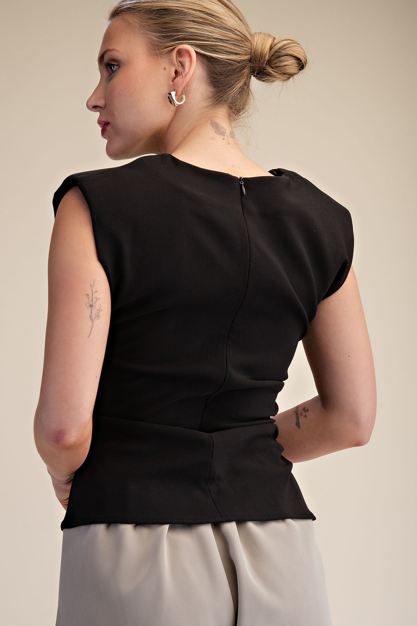 Gathering Detail Top - Black