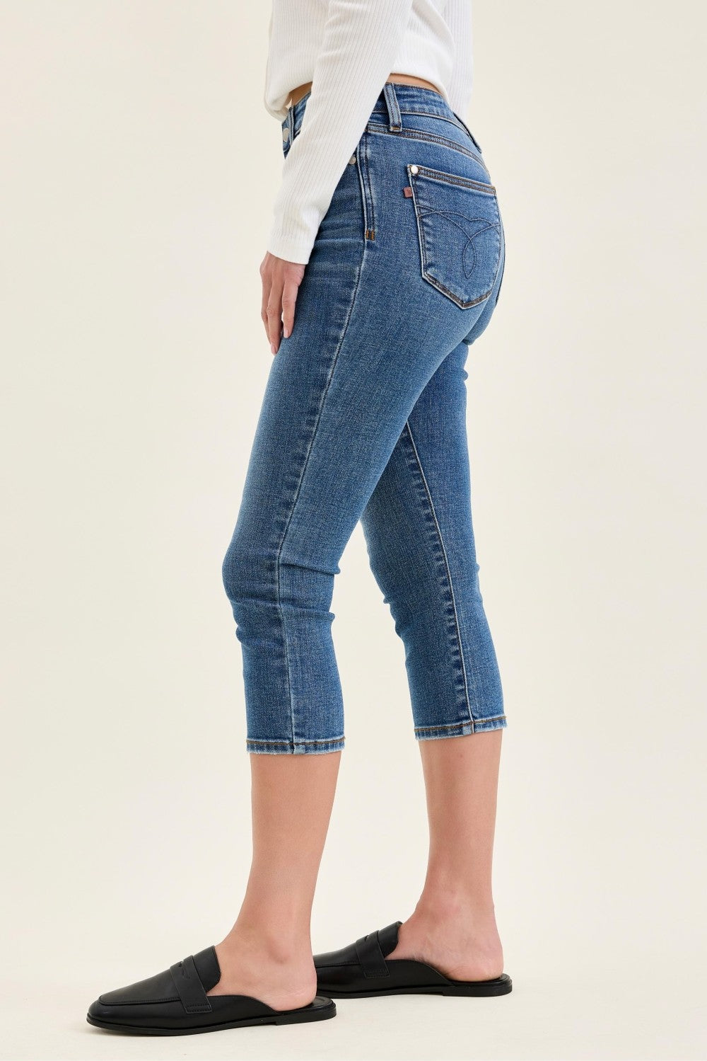 Mid Rise Capri - Medium