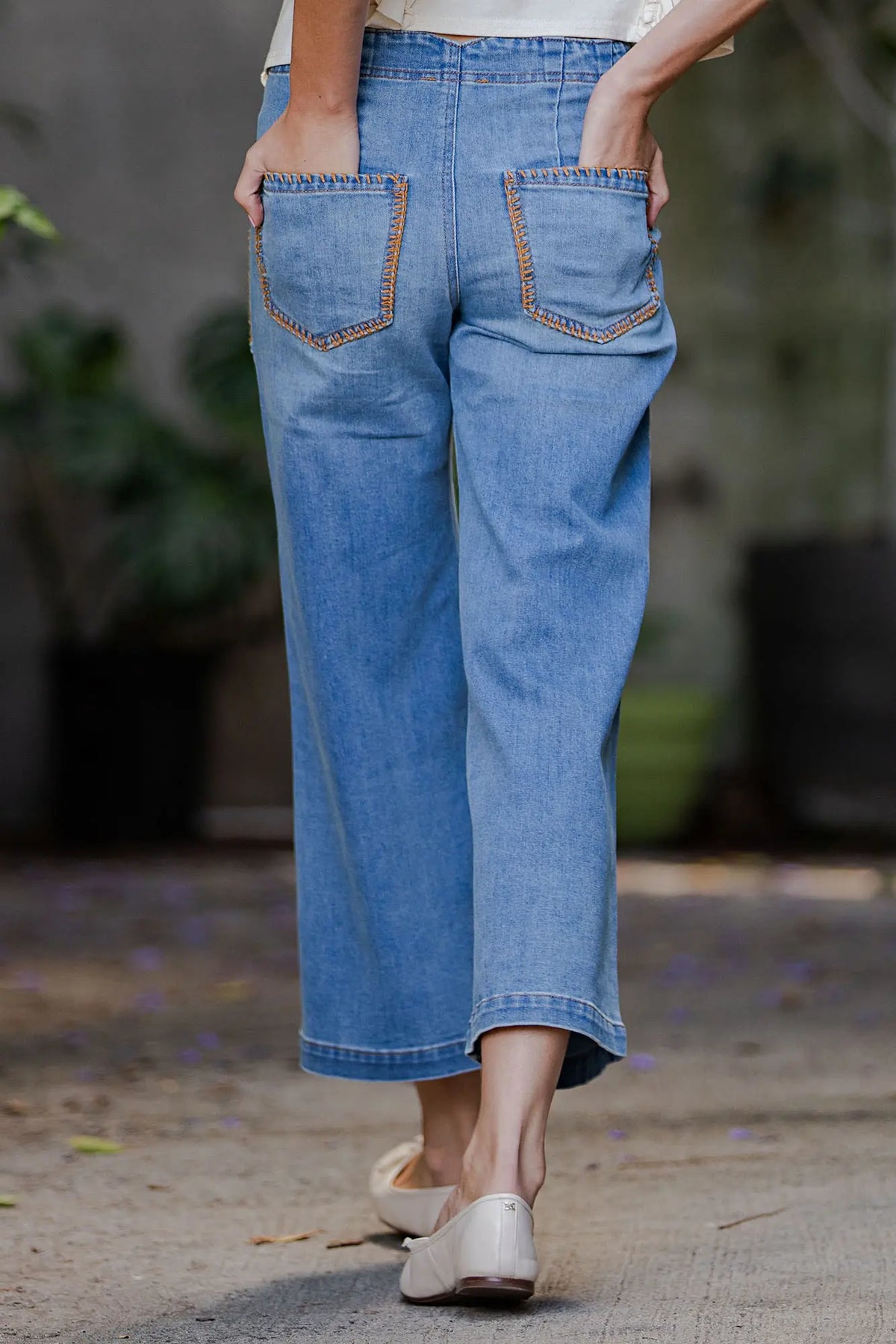 Whipstitch Pocket Cropped Pant