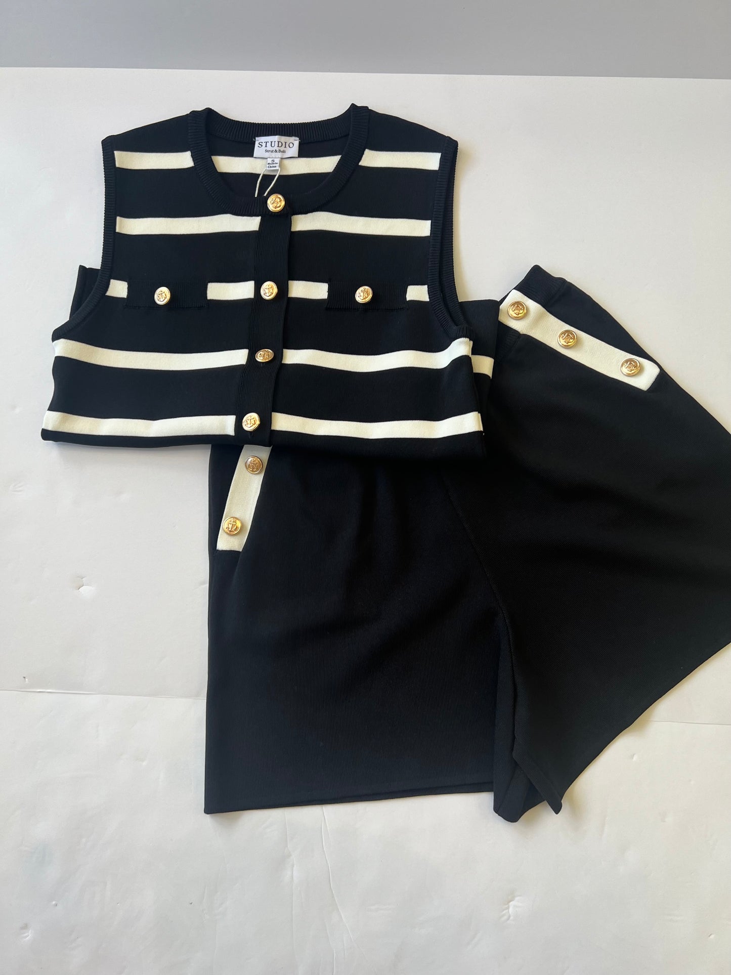 Button Block Knit Shorts