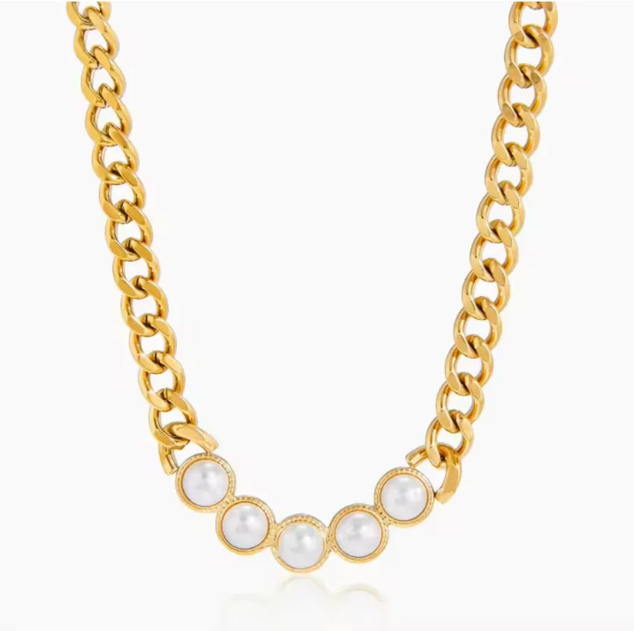 Pearl pendant mount on gold chain