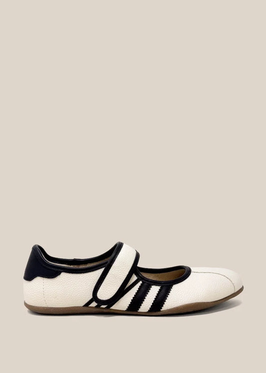 Peyton Sneaker White With Black Trim