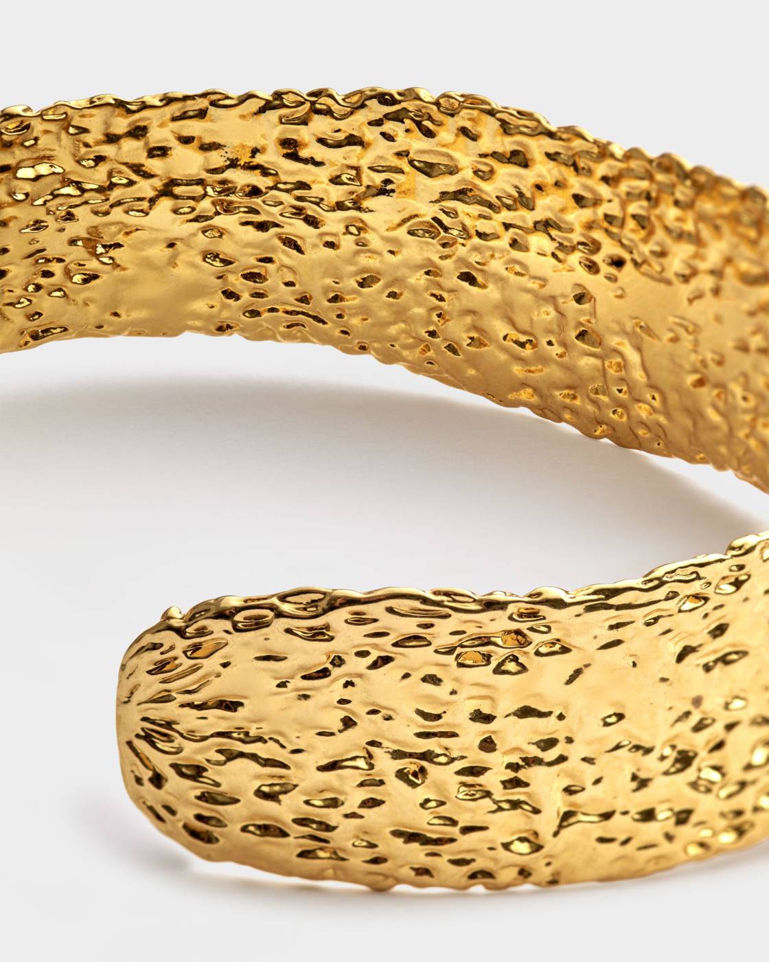 Luxe Lock Textured Waterproof Gold Bangle