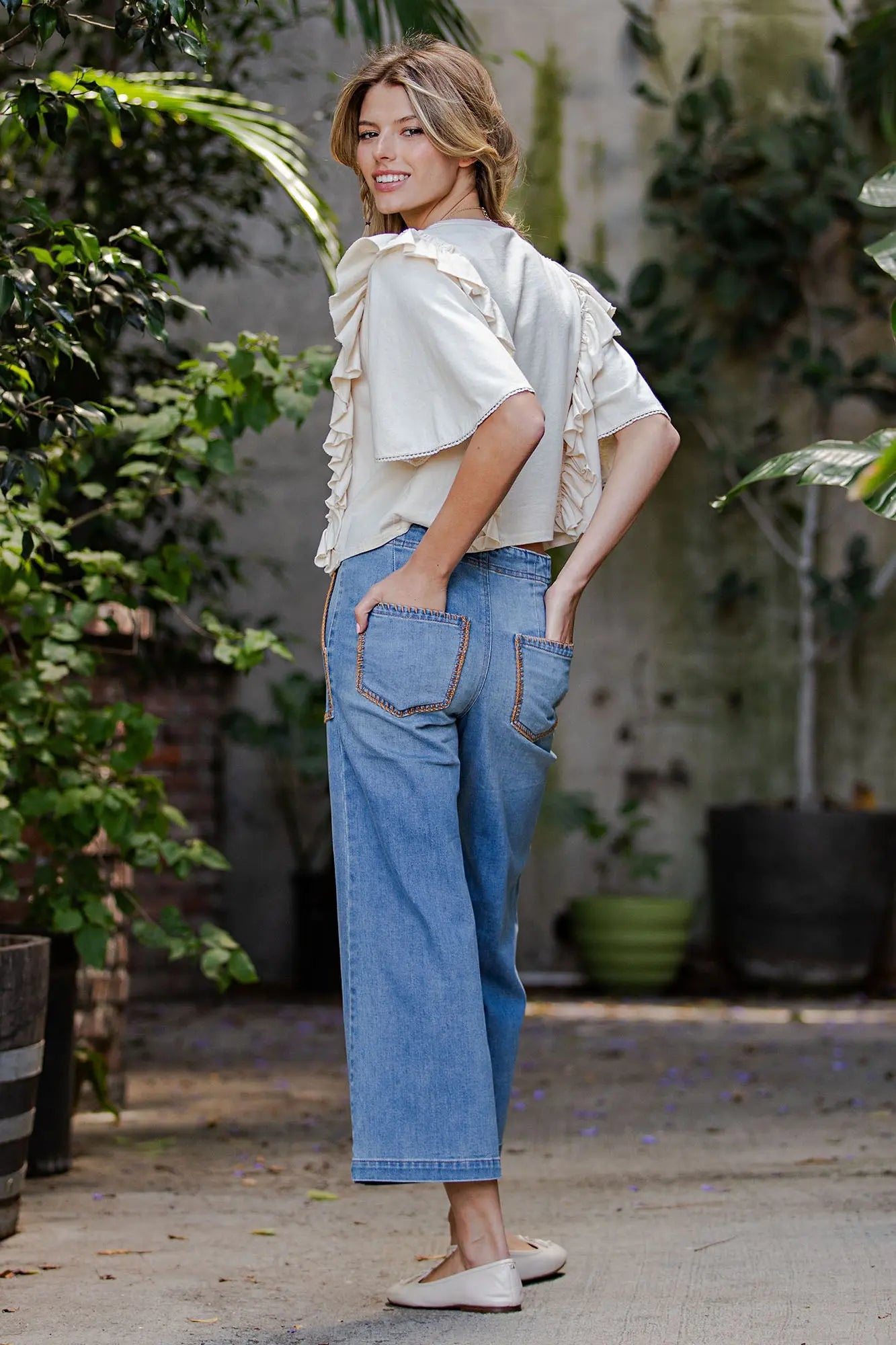 Whipstitch Pocket Cropped Pant