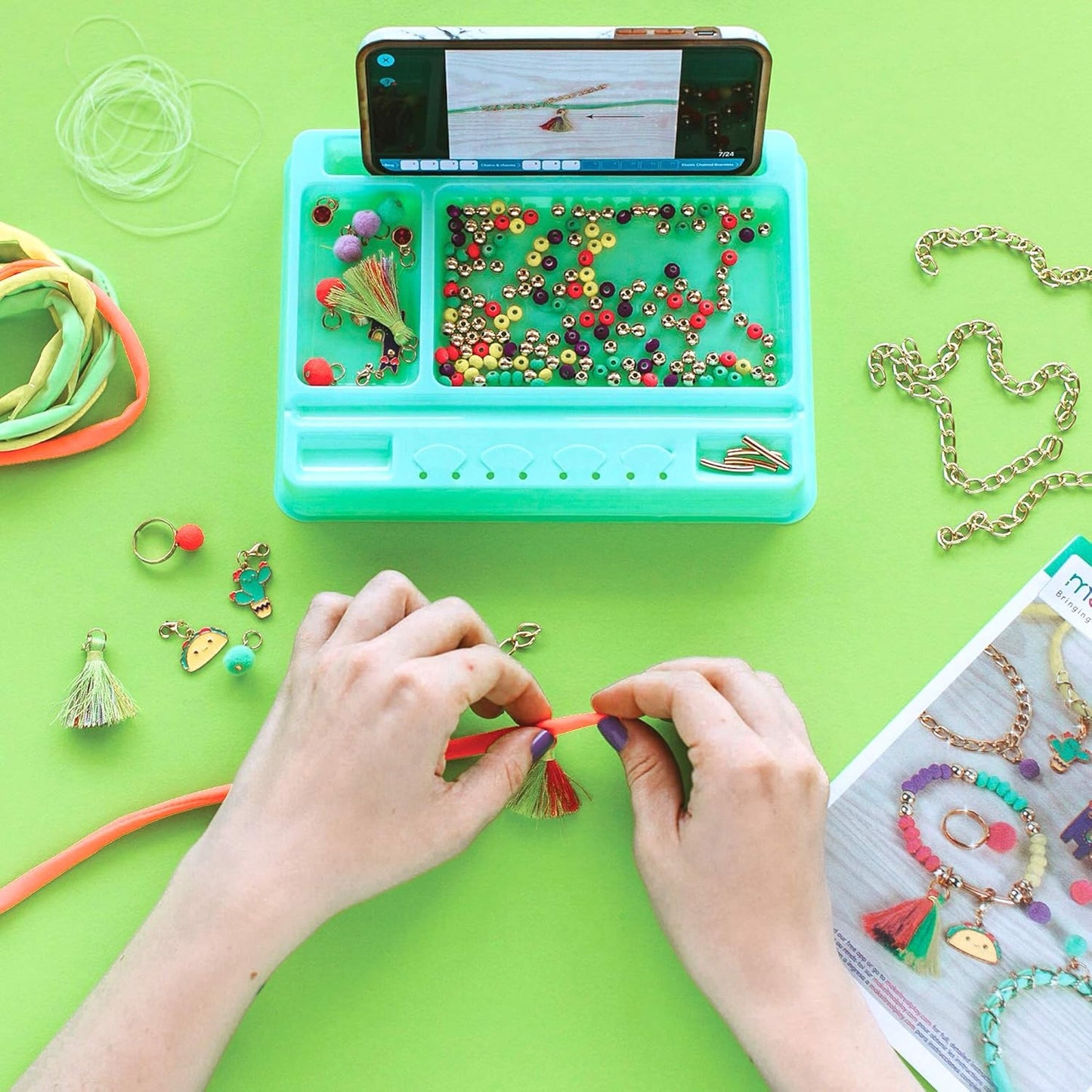 NEO-BRITE CHAINS & CHARMS