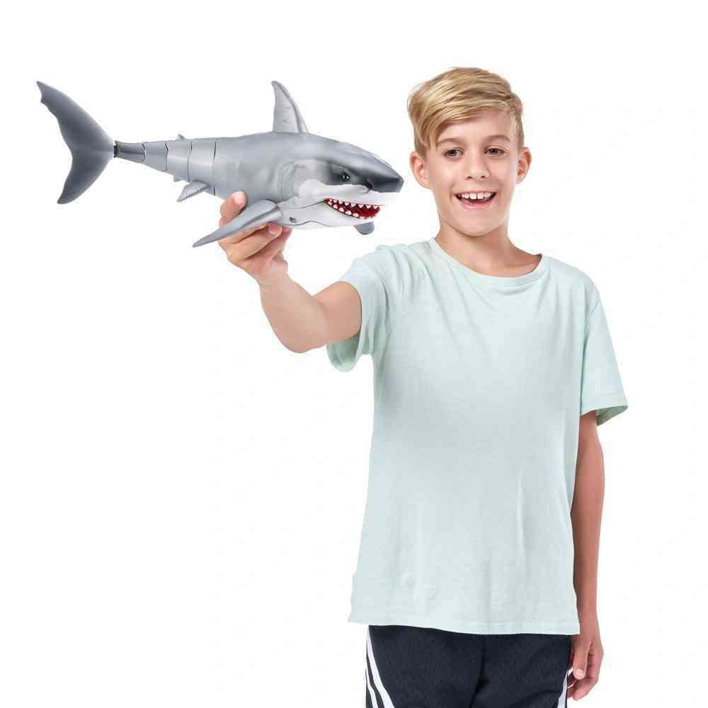 Zuru Robo Alive Great White Shark Robotic Swimming Shark Figure