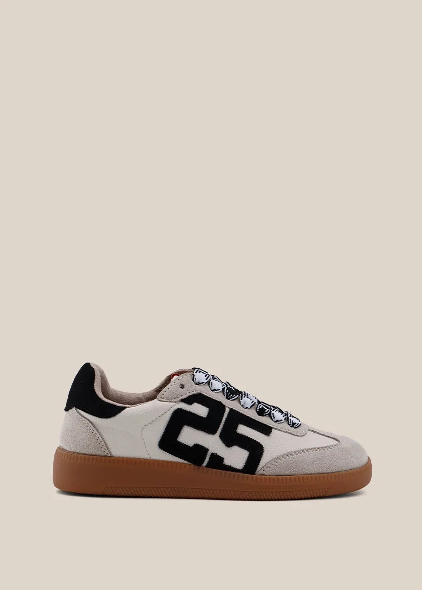 Retro 25 Black & White Mini