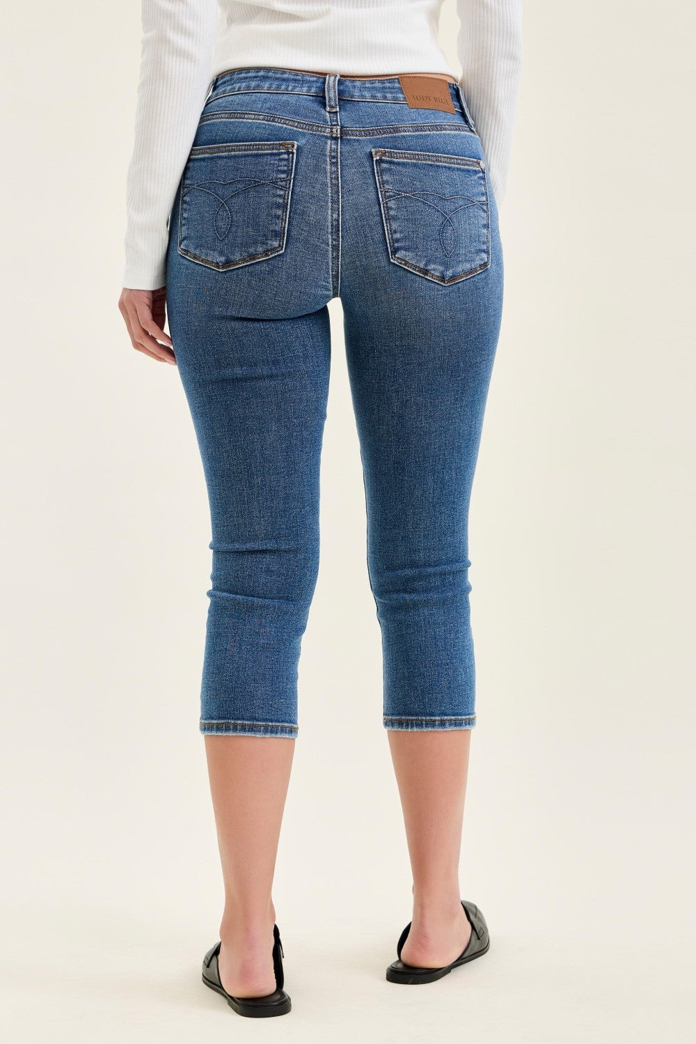 Mid Rise Capri - Medium