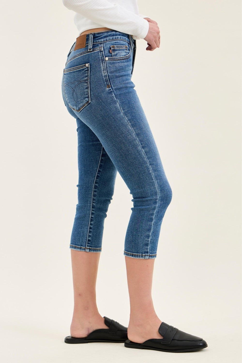 Mid Rise Capri - Medium
