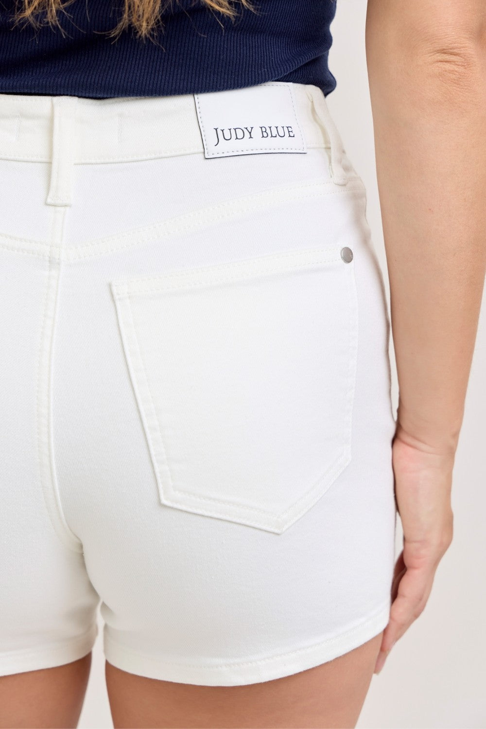 High Waisted Slim Short - White